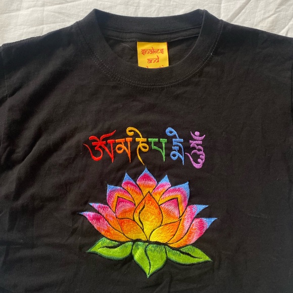 Snakes and Shanti crop top - Picture 2 of 6